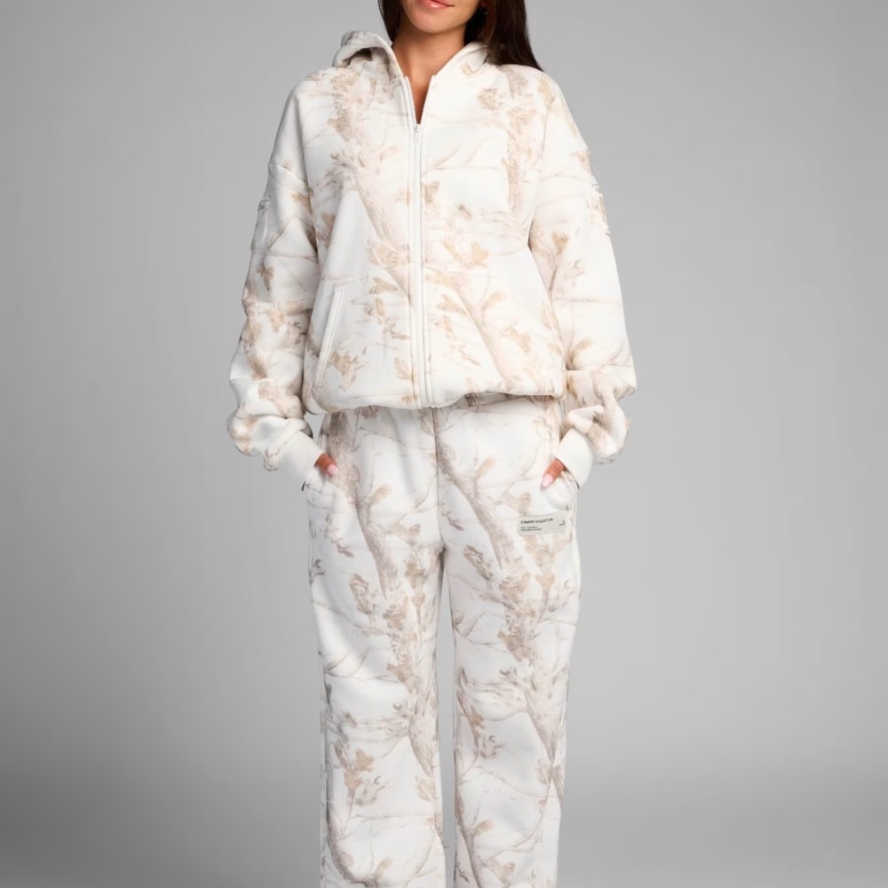 Comfrt White Oak Straight Leg Sweatpants